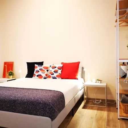 Cozy 50 Meters From The Metro מילאנו