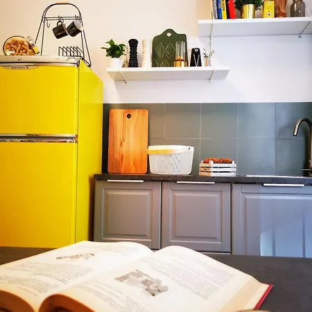 דירה Cozy 50 Meters From The Metro מילאנו